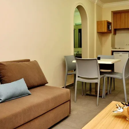 アパートホテル Kleopatra Tuna 3*