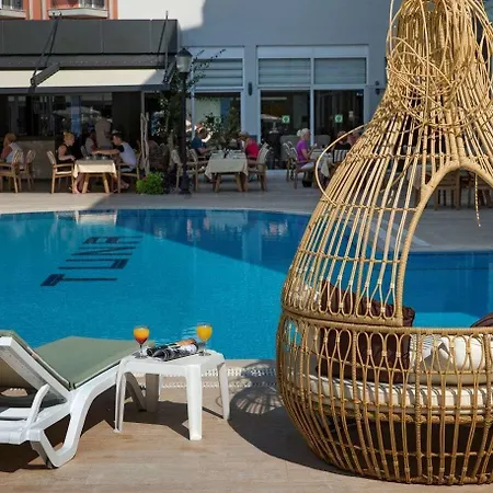 Kleopatra Tuna アパートホテル