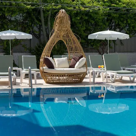 アパートホテル Kleopatra Tuna 3*